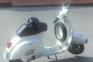 Piaggio vespa  50 tre marce  ( faro tondo)