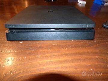 Ps4 slim 1tb+ 3 giochi