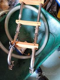 Pompa di sentina e scaletta nautica