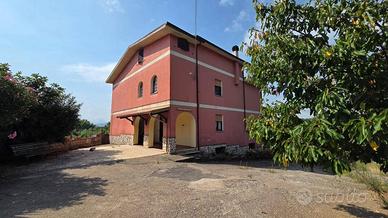 Appartamento di 105 m² con 5 locali a Cave