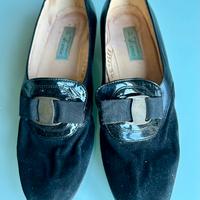 Scarpe eleganti nere con tacco basso