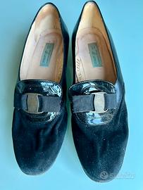 Scarpe eleganti nere con tacco basso