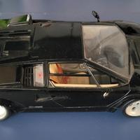 Lamborghini countach 1988 scala 1/18