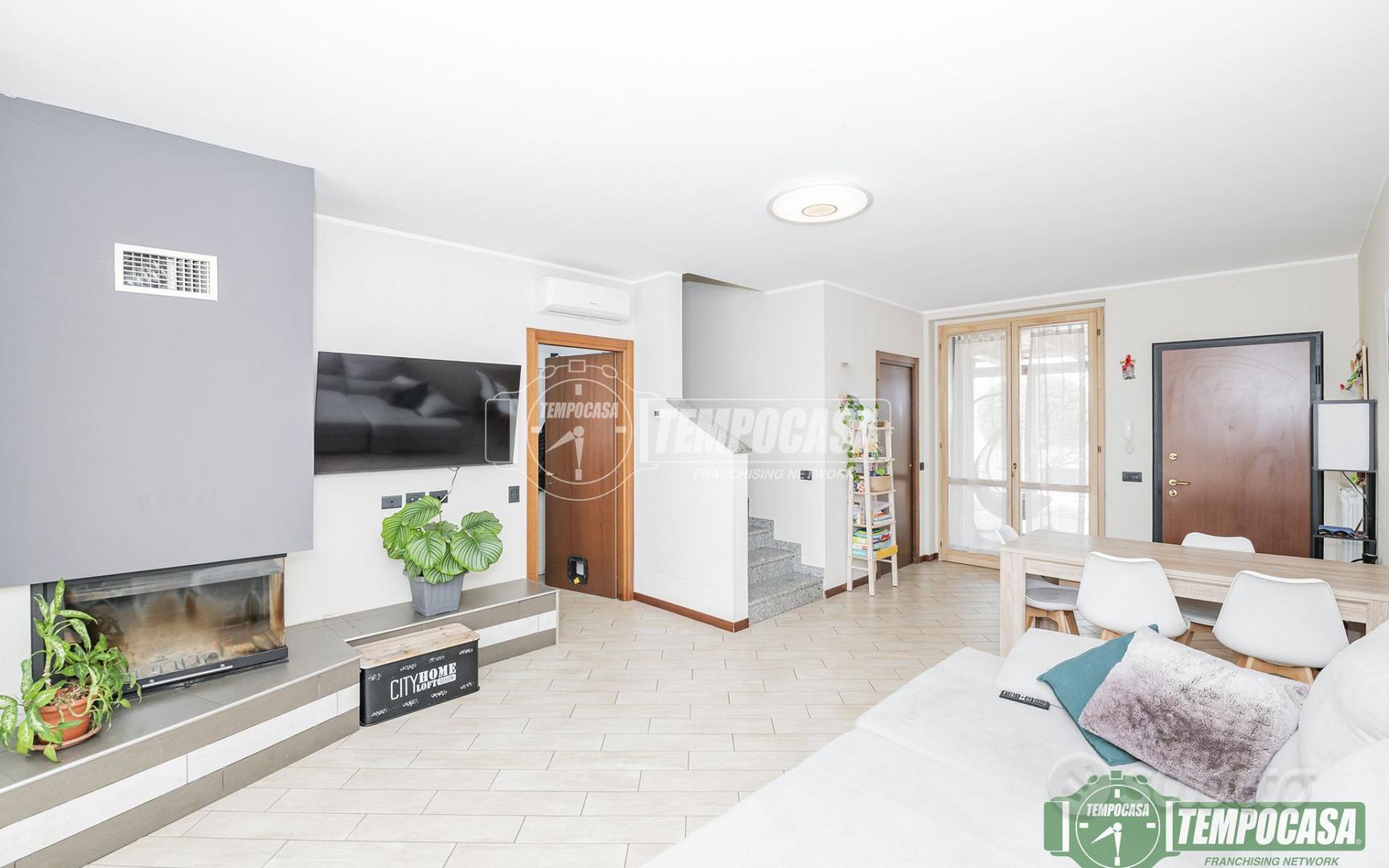 SPLENDIDA VILLA A SCHIERA CON GIARDINO E BOX DOPPI - Altro