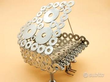 pianoforte a coda modello in acciaio