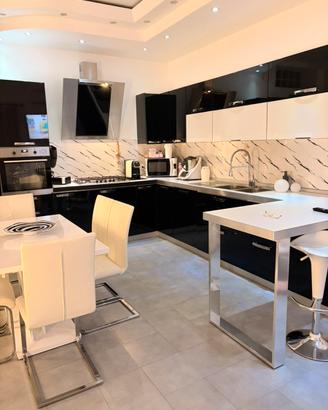 Cucina completa di tutto