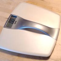 Bilancia digitale pesapersone Laica bianca con com