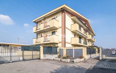 TRILOCALE CON BOX, IN ZONA MOLTO TRANQUILLA!!!