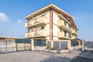 TRILOCALE CON BOX, IN ZONA MOLTO TRANQUILLA!!!