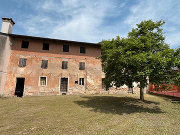 Rustico con terreno chiarmacis