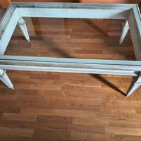 Tavolo bianco con piano in vetro