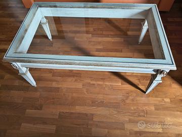 Tavolo bianco con piano in vetro