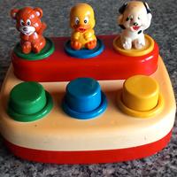 Vecchio gioco Vintage schiaccia e i pupazzi salgon