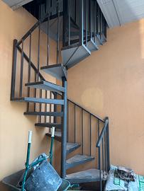 Scala a chiocciola in ferro diametro 140cm.