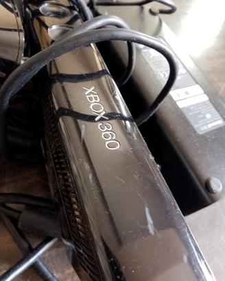 Alimentatore per Xbox 360, più cavo video, più Kin
