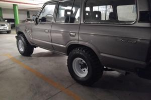 Toyota land cruiser hj61
