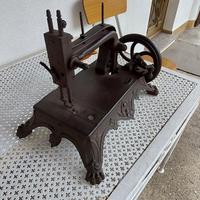 macchina da cucito antica 