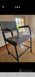 poltroncina comoda con wc per anziani e disabili