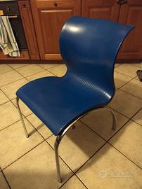 5 sedie in acciaio e plastica blu