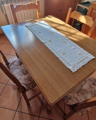 Tavolo da cucina con 4 sedie