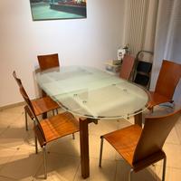 Tavolo in vetro temperato allungabile con 6 sedie