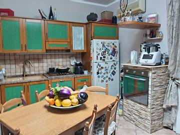 Appartamento e mansarda con area parcheggio