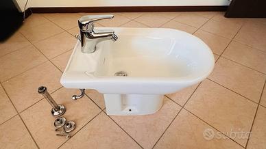 Bidet completo in ceramica bianca con colonna