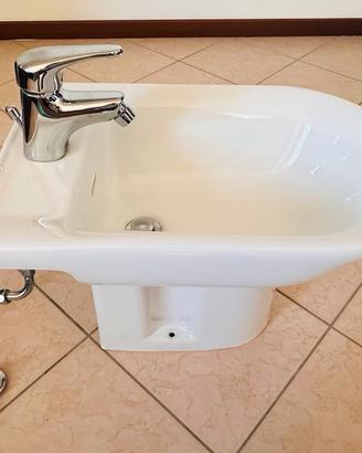 Bidet completo in ceramica bianca con colonna