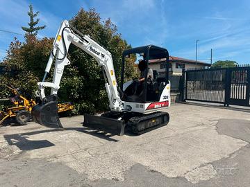 E235 - Escavatore 28 q Bobcat 328