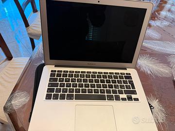 Apple MacBook air 13.3 fine 2017  batteria nuova