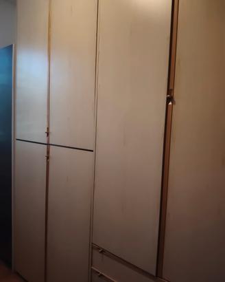 Camera da letto-Armadio-letto- scrivania-comodino