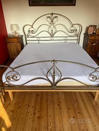 Letto matrimoniale in ferro battuto