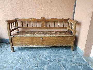 Cassapanca in legno in arte povera inizio 900
