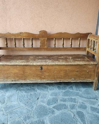 Cassapanca in legno in arte povera inizio 900