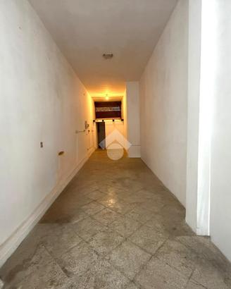 MONOLOCALE A BITONTO