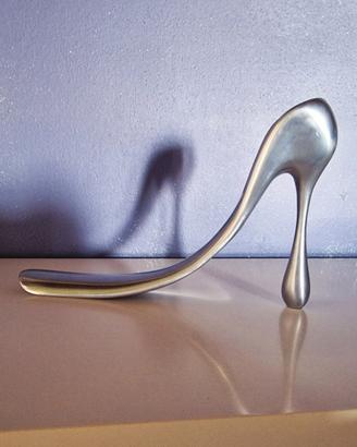 L'iconico Calzascarpe firmato Manolo Blahnik!