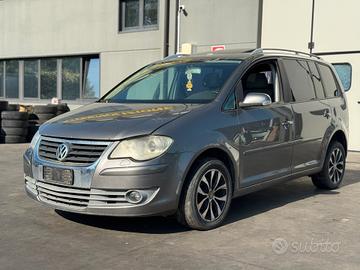 VOLKSWAGEN TOURAN per ricambi usati BSE