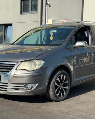 VOLKSWAGEN TOURAN per ricambi usati BSE