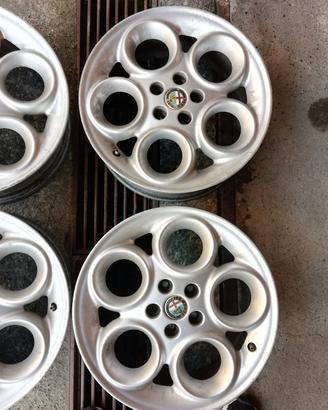 cerchi alfa romeo 16 pollici 5 fori