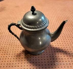 Vaso a forma di teiera