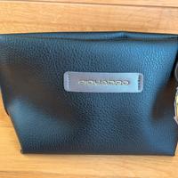 Nuova trousse Piquadro nera in pelle con logo.