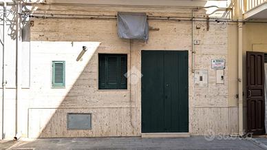 2 LOCALI A MARGHERITA DI SAVOIA