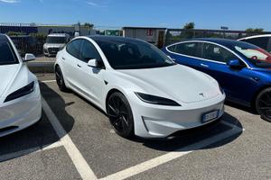 Tesla Model 3 Highland Performance pari al nuovo