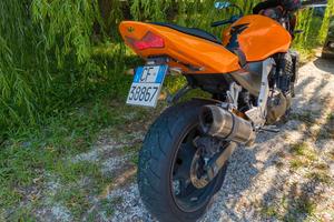 Kawasaki Z750 arancione