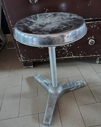 coppia sgabelli anni 50 studio medico 