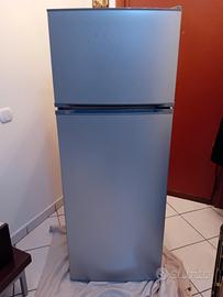 Frigorifero PERLA di colore grigio