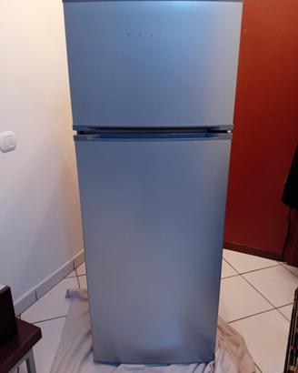 Frigorifero PERLA di colore grigio