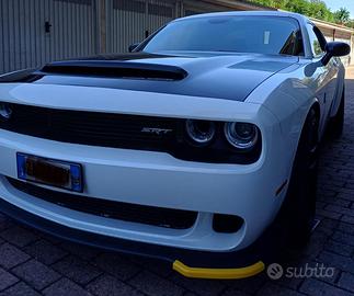 dodge challenger 5.7 v8