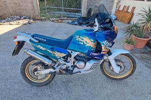 Moto adventure  honda africa twin  rd07  750