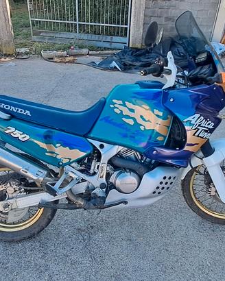 Moto adventure  honda africa twin  rd07  750